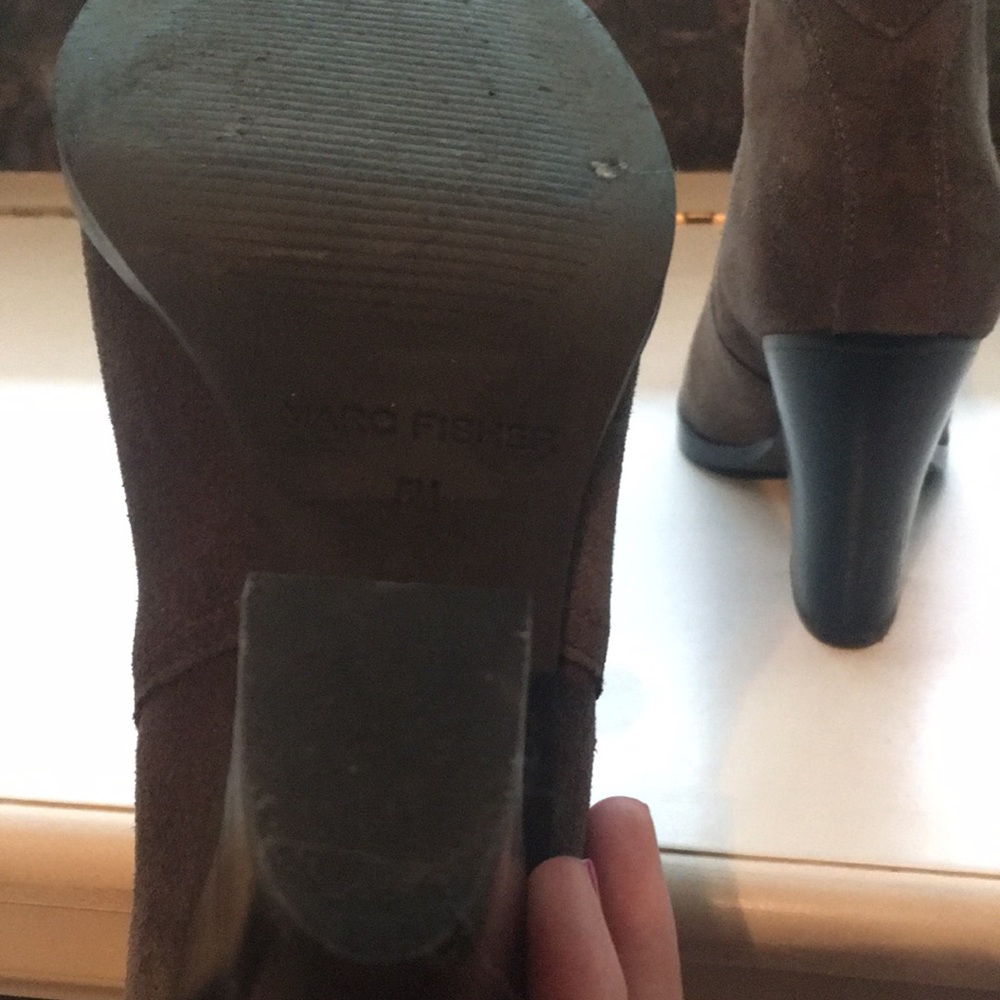 Marc Fisher Size 6 Charcoal Color, Suede Heeled B… - image 5